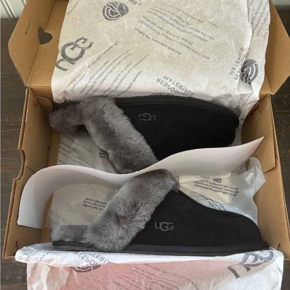 UGG Scuffette 2 NWT Black 9